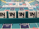 Ein Scrabble-Spielbrett mit Gender-Steinen für *in